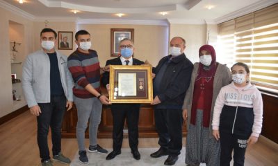 Valimiz Sayın Yılmaz Şimşek Şehidimizin Ailesine ve Gazimize Devlet Övünç Madalyası ve Beratı Takdim Etti