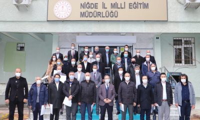 İl Milli Eğitim Müdürümüz Halil İbrahim YAŞAR, “Okulum Temiz” Belgesini Almaya Hak Kazanan Okullara Belgelerini Takdim Etti.