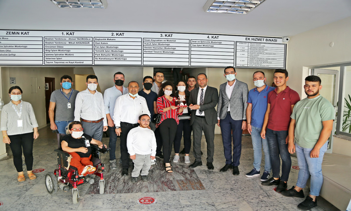 Gençlik Kollarından Başkan Özdemir’e Doğum Günü Sürprizi