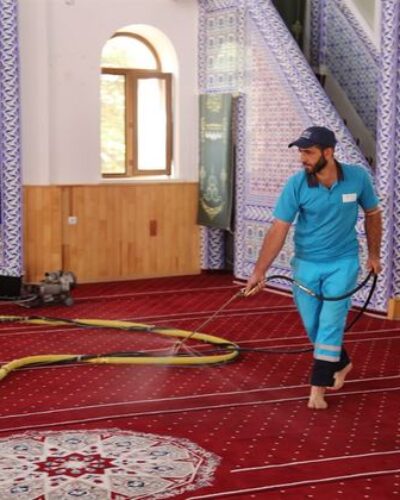 Niğde Belediyesi Camileri Temizliyor