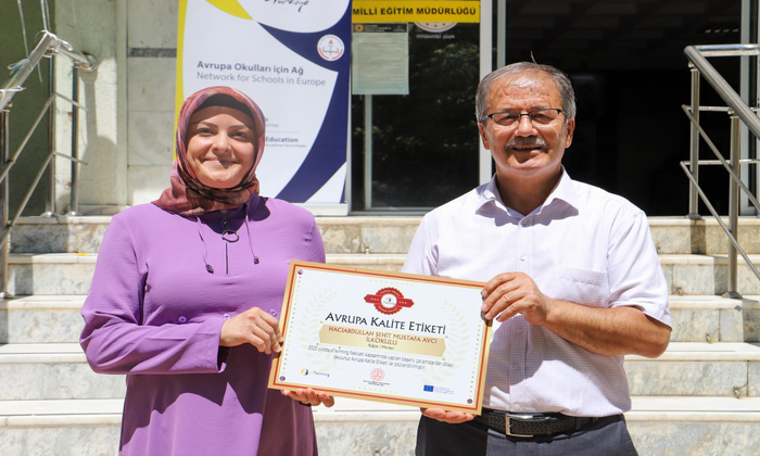 İlimizde Ulusal ve Avrupa Kalite Etiketi Sertifikası Alan Öğretmen ve Okul Müdürlerimize Ödülleri, Düzenlenen Ödül Töreni ile Verildi