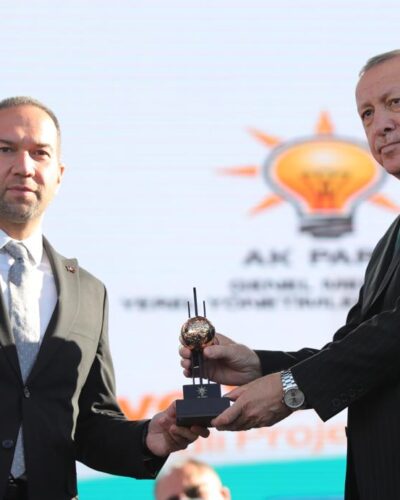 Başkan Özdemir’e Cumhurbaşkanından Ödül