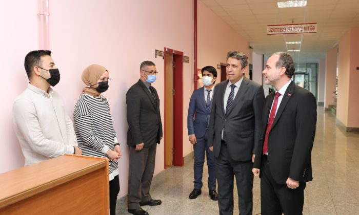 Rektör Uslu’dan Eğitim Ve Sağlık Bilimleri Enstitülerine Ziyaret