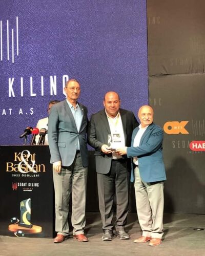 BAŞKAN UĞURLU YILIN ÖDÜLÜNÜ ALDI