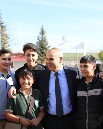 Niğde Valisi Koç okulları gezdi