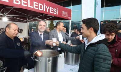 Üniversitede öğrencilere çorba ikramı
