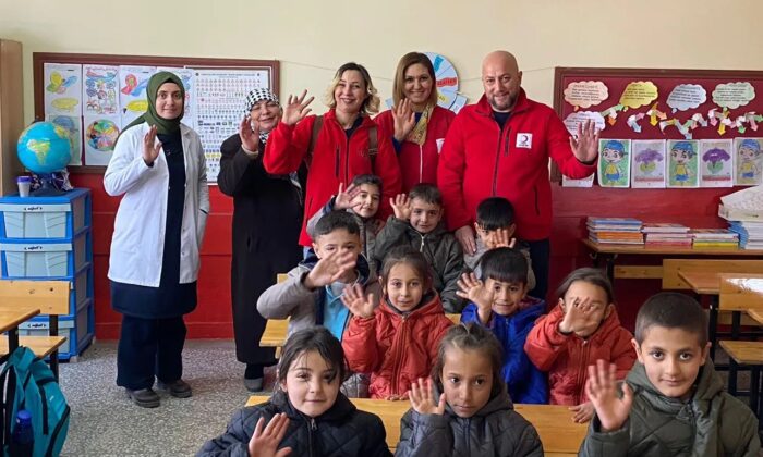 Kızılay’dan Köy Okullarındaki Öğrencilere Mont