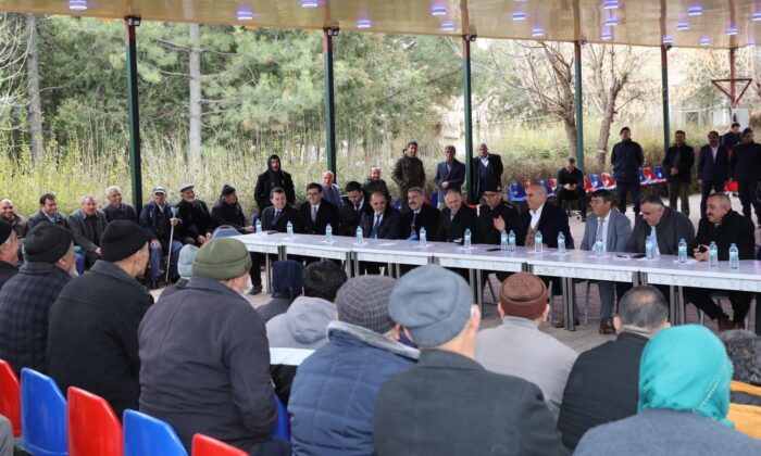 Vali Koç, vatandaşı dinliyor