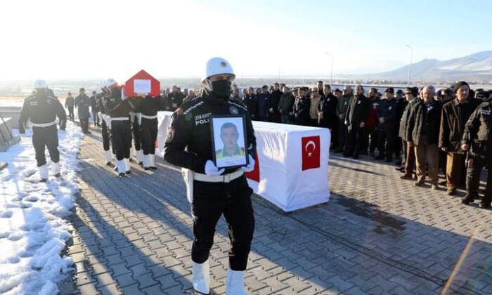 Okurlar çifti son yolcuklarına uğurlandı