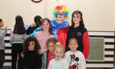 Üniversite’de çocuklar için film gösterimi