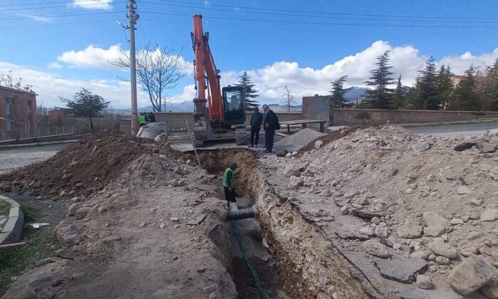 Altunhisar’da alt yapı sorunu çözülüyor