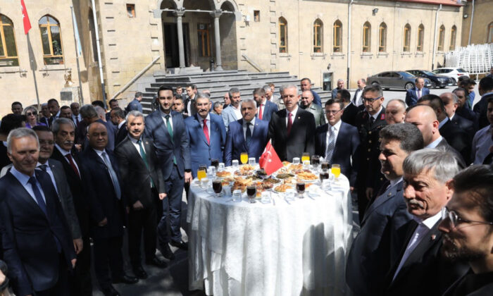 Protokol bayramlaştı