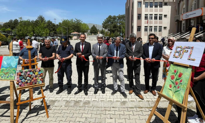 Fen Lisesi öğrencilerinden yıl sonu resim sergisi