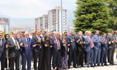 Şehitler bayram arefesinde mezarları başında anıldı