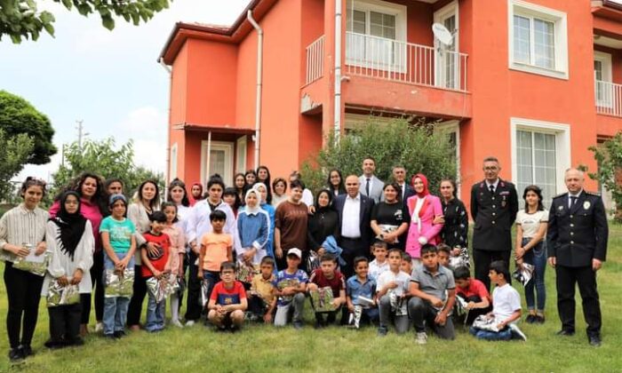 Koç çifti, çocuklarla bayramlaştı