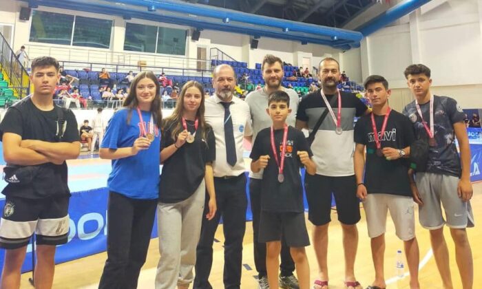 Kick boks takımından 6 madalya