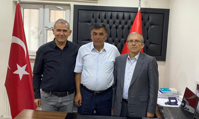 Yeşilgölcük Belediye Başkanı MHP’ye katıldı