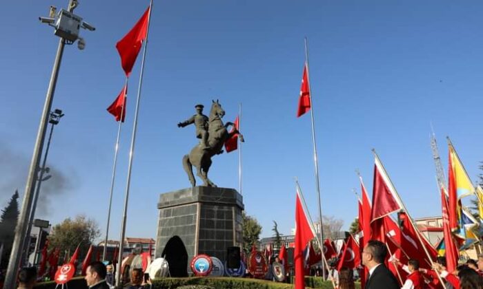 Atatürk saygı, rahmet ve özlemle anıldı