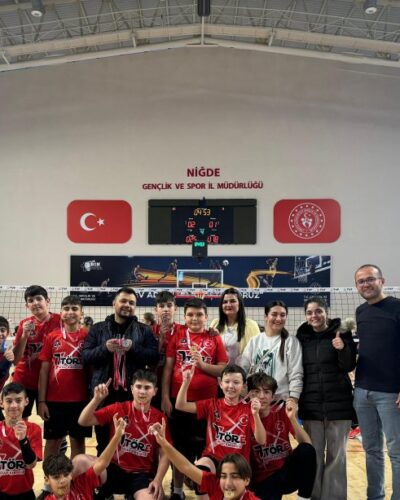 İlçemiz Fahri Kirt Ortaokulu Yıldız Erkekler Voleybol takımımız Niğde İl Şampiyonu Oldu