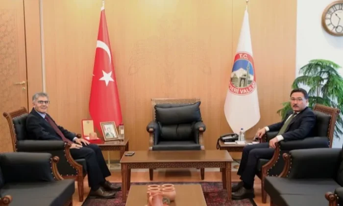 Niğde Valisi Cahit Çelik, Kayseri Valisi Gökmen Çiçek’i makamında ziyaret etti.