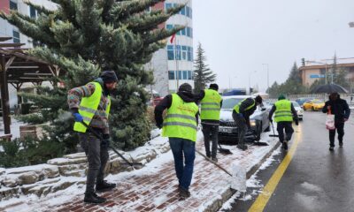 NİĞDE BELEDİYESİ, KENT GENELİNDE KARLA MÜCADELE ÇALIŞMASI BAŞLATTI