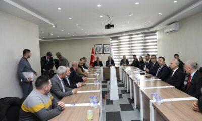 BAKAN ÖZHASEKİ, DEPREMZEDELERLE NİĞDE BELEDİYESİ’NDE BİR ARAYA GELDİ