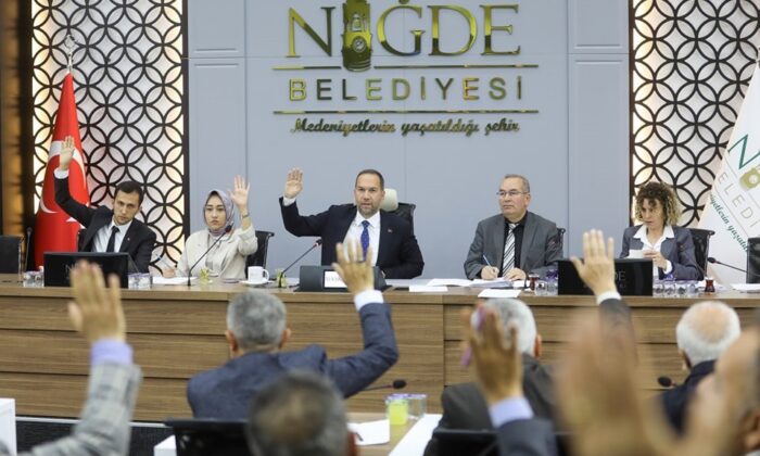NİĞDE BELEDİYE MECLİSİ, YENİ DÖNEMİN İLK TOPLANTISINI YAPTI