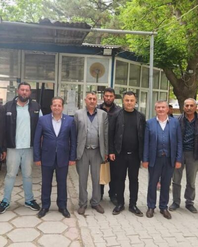 AK PARTİLİ İL GENEL MECLİS ÜYELERİ TAKDİR TOPLUYOR