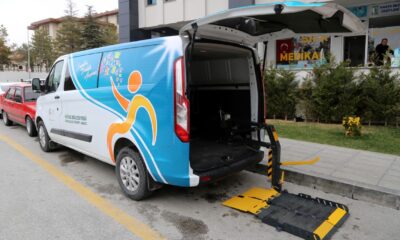 NİĞDE’DE ENGELLERİ ORTADAN KALDIRAN TAKSİ