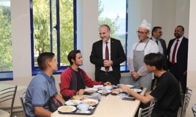 REKTÖR USLU ÖĞRENCİLERİN GÖRÜŞLERİNİ DİNLEDİ