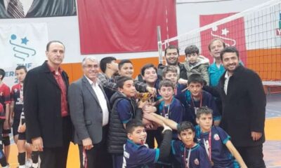 BOR ONUR EKEMEN ORTAOKULU VOLEYBOL TURNUVASINDA ŞAMPİYON OLDU