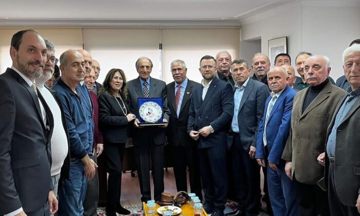NİĞDE SEVDALISI AKIN GÖNEN’E TEŞEKKÜR PLAKETİ