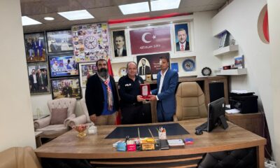 SİLOPİ ENGELLİLER DERNEĞİNDEN POLİS MEMURU SİNAN BAYDI’YA PLAKET