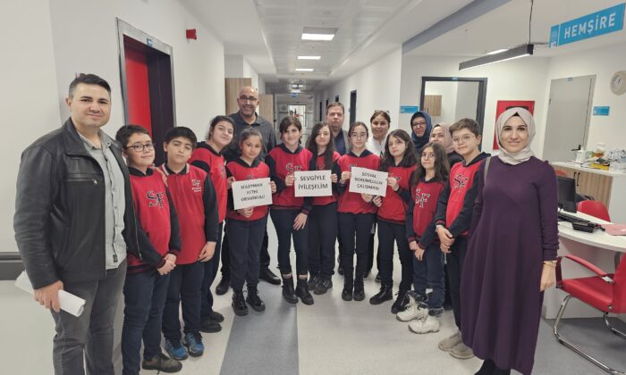 SÜLEYMAN FETHİ ORTAOKULU ÖĞRENCİLERİNDEN HASTANE ZİYARETİ