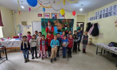 KARAGÖZ VE HACİVAT, KÖY OKULLARINDA ÇOCUKLARLA BULUŞUYOR