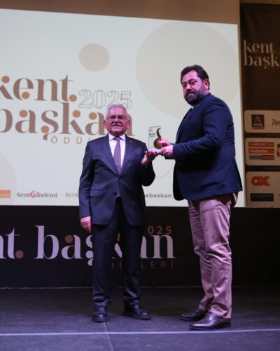 BAŞKAN AHMET HALİSDEMİR’E KENT&BAŞKAN 2025 ÖDÜLÜ