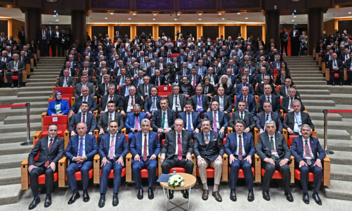 NURETTİN ERİÇ: “İŞ DÜNYAMIZ İÇİN EL BİRLİĞİYLE ÇÖZÜM ÜRETECEĞİZ”
