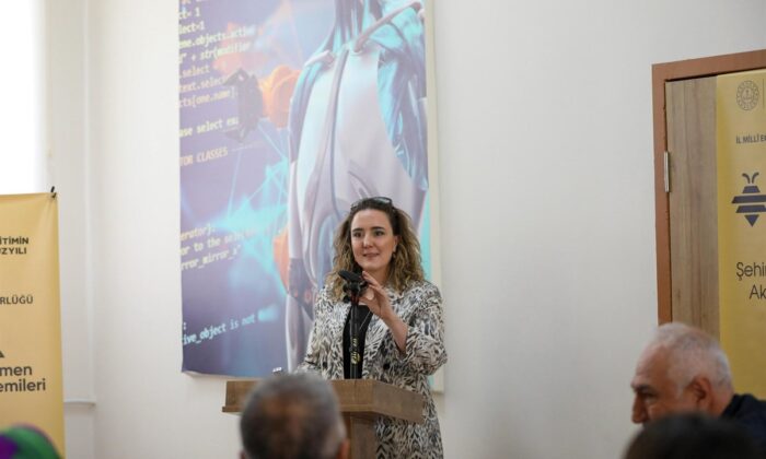 NİĞDE’DE KÜLTÜREL MİRAS SUNUMU: PROF. DR. GÜLİN ÖZTÜRK’TEN EBUBEKİR HÂZIM TEPEYRAN ANLATIMI