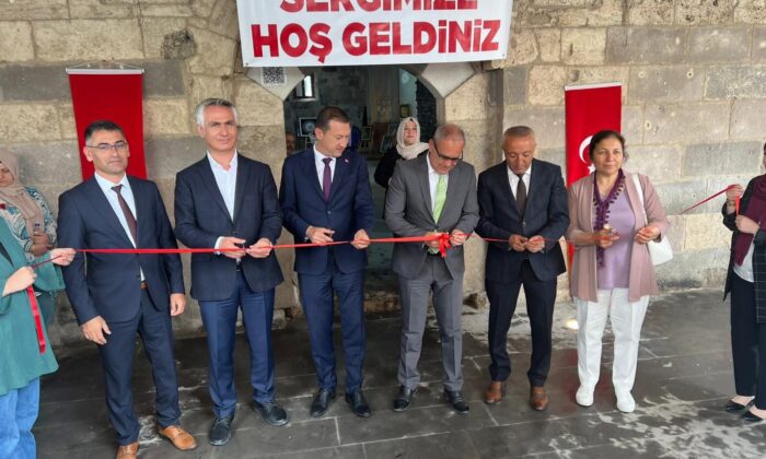 BOR’DA EL SANATLARI RENKLERİYLE BULUŞTU: YIL SONU SERGİSİ AÇILDI