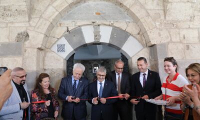 TARİHİ KİLİSEDE SANATIN BÜYÜSÜ: BOR’DA MAVİ LİMAN 28 KARMA SERGİSİ AÇILDI