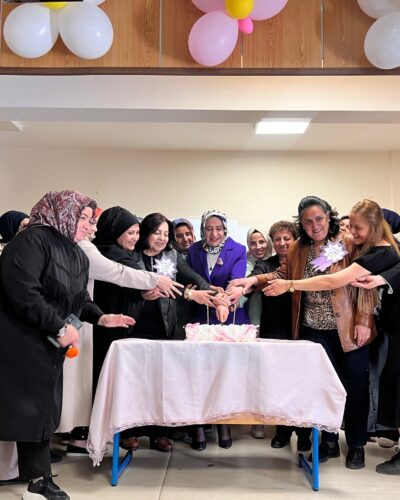 NİĞDE’DE BİR İLK: MÜDÜR ÖZBEK EMEKLİ ÖĞRETMENLERLE BİR ARAYA GELDİ