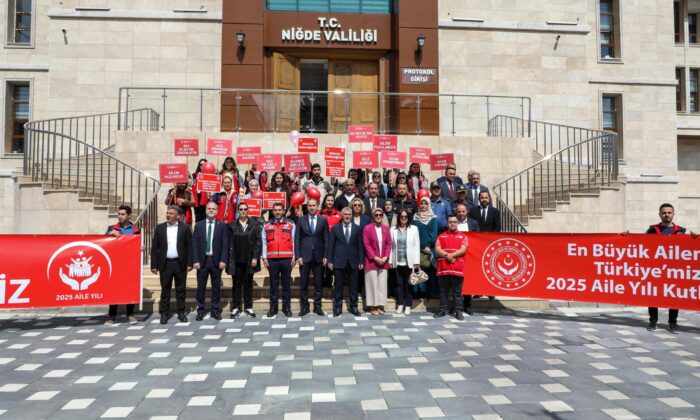 NİĞDE’DE “AİLE YILI”NA ÖZEL KORTEJ YÜRÜYÜŞÜ DÜZENLENDİ