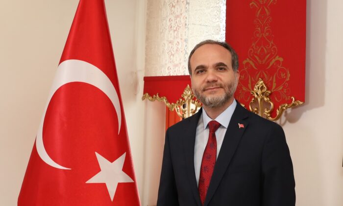 REKTÖR USLU: “ÜMİDİMİZ GENÇLİKTEDİR”