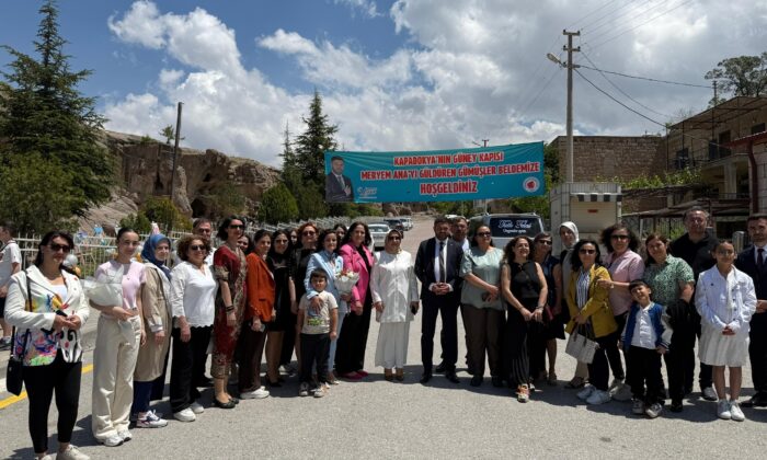“BİRLİKTE GÜZELİZ 5” ÖĞRETMEN RESİM SERGİSİ TARİHİ GÜMÜŞLER MANASTIRI’NDA SANATSEVERLERLE BULUŞTU