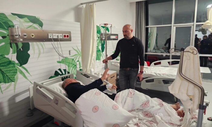 BAŞHEKİM DOÇ. DR. KÜRŞAD RAMAZAN ZOR’DAN SERVİSLERE MORAL ZİYARETİ