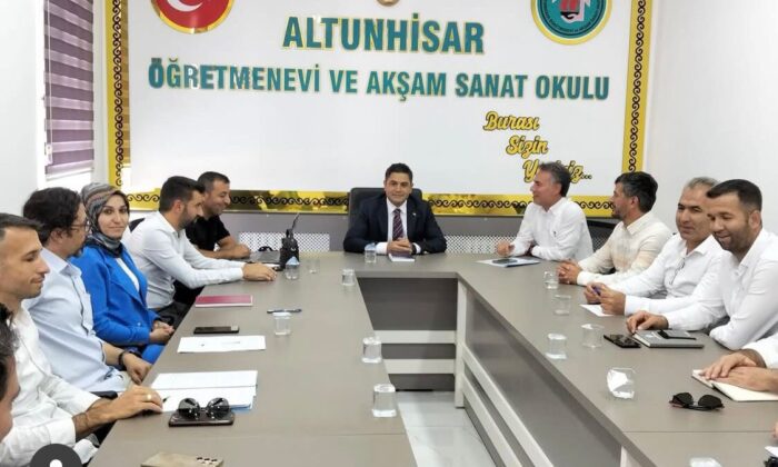ALTUNHİSAR’DA 2025-2026 EĞİTİM ÖĞRETİM YILI SENE BAŞI TOPLANTISI YAPILDI
