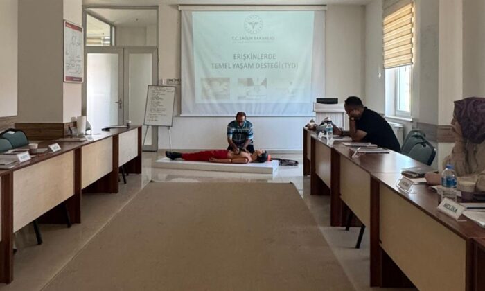 NİĞDE BELEDİYESİ PERSONELİNE TEMEL İLK YARDIM EĞİTİMİ VERİLDİ