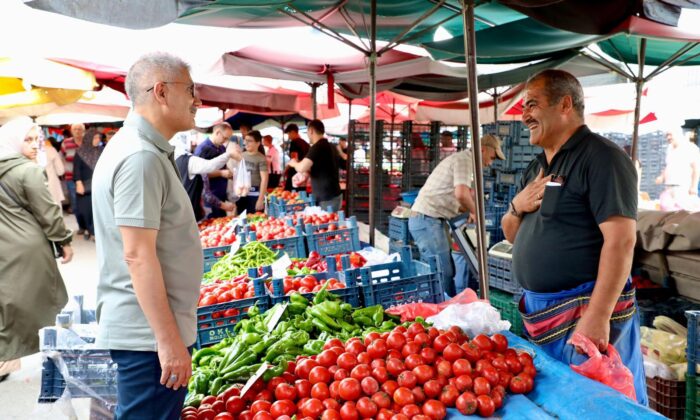 NİĞDE VALİSİ ÇELİK, PERŞEMBE PAZARI’NDA ESNAF VE VATANDAŞLARLA BULUŞTU