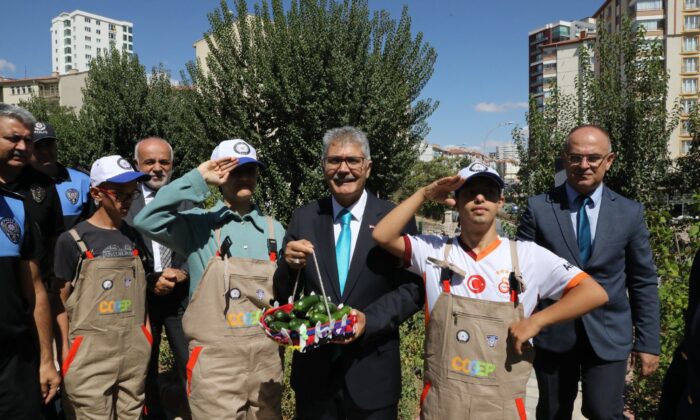 VALİ CAHİT ÇELİK, ÖZEL EĞİTİM UYGULAMA OKULU’NDA ÖĞRENCİLERLE BULUŞTU