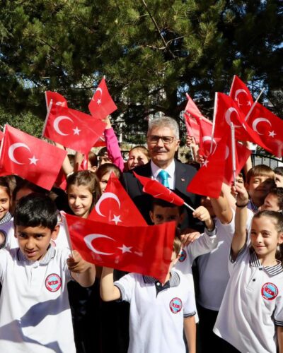 NİĞDE’DE YENİ EĞİTİM YILI KEMAL AYDOĞAN İLKOKULU’NDA COŞKUYLA BAŞLADI